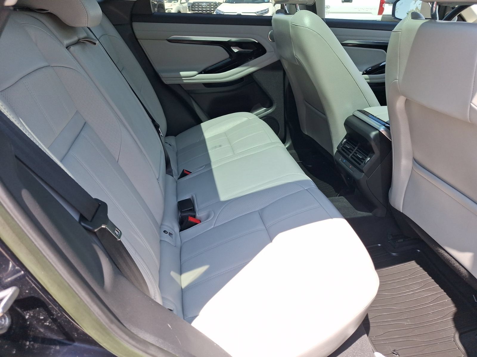 Used 2023 Land Rover Range Rover Evoque SE AWD/4WD image 31
