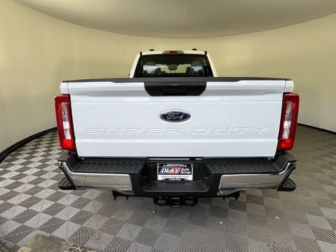 New 2026 Ford F250 XL w/ FX4 Off-Road Package image 4