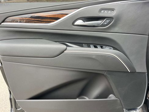 Used 2024 Cadillac Escalade ESV Premium Luxury w/ Performance Package image 19