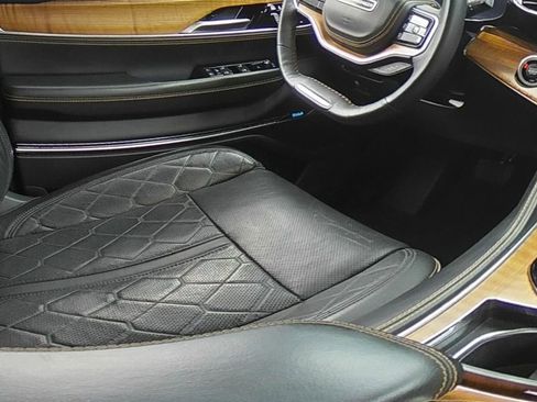 Used 2023 Jeep Grand Wagoneer Series III image 22