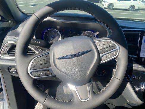 New 2026 Chrysler Pacifica Select image 13