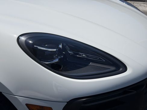 Used 2023 Porsche Macan AWD/4WD image 13