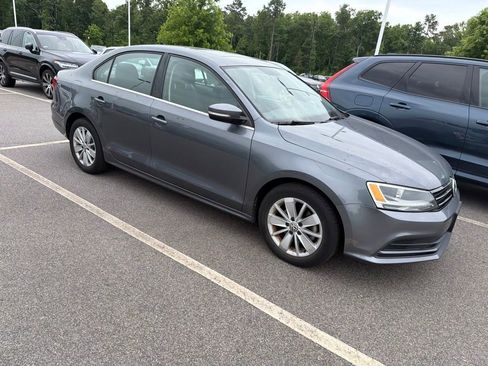 Used 2015 Volkswagen Jetta SE FWD image 6