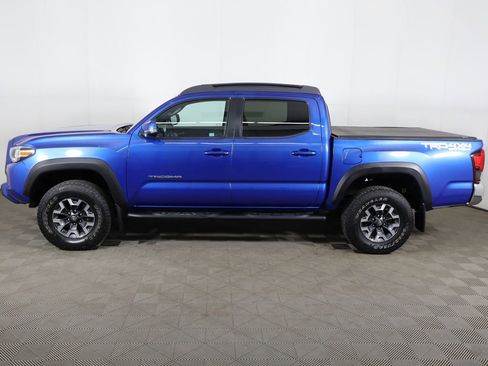 Used 2018 Toyota Tacoma TRD Off-Road AWD/4WD image 15