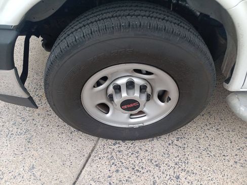 Used 2024 GMC Savana 2500 w/ Driver Convenience Package image 15