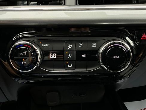 Used 2025 Chevrolet Trax LT image 25