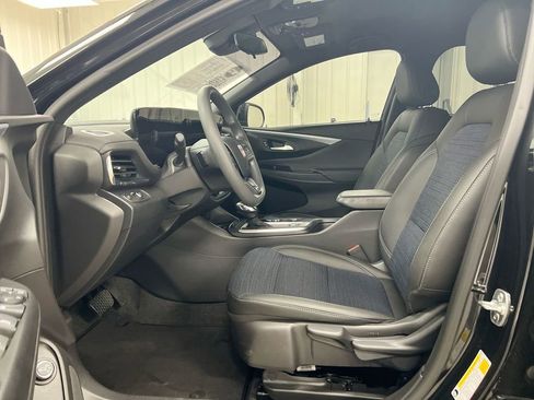 Used 2025 Buick Envista Preferred w/ Convenience II Package image 19