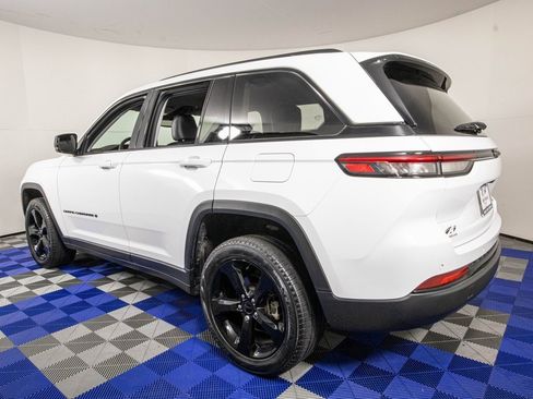 Used 2023 Jeep Grand Cherokee Limited w/ Black Appearance Package image 7