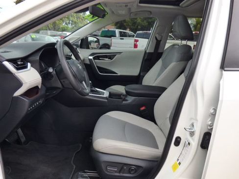 Used 2020 Toyota RAV4 Limited FWD image 22