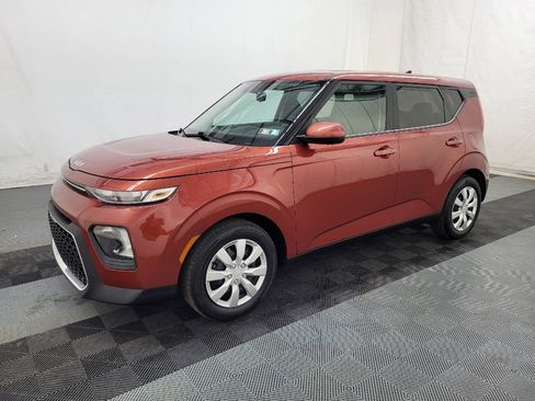 Used 2022 Kia Soul LX image 2