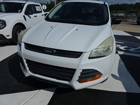 Used 2015 Ford Escape S FWD image 4