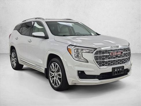 Used 2024 GMC Terrain Denali w/ Denali Premium Package AWD/4WD image 3