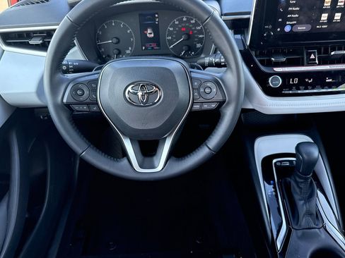 Used 2025 Toyota Corolla SE image 16