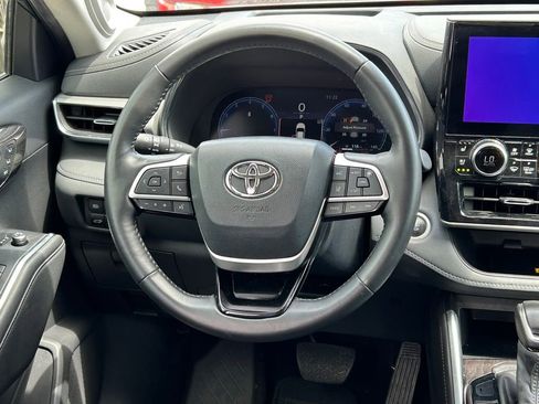 Used 2024 Toyota Highlander Platinum FWD image 45