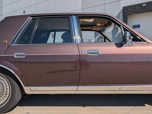 Used 1987 Lincoln Continental Signature RWD image 40
