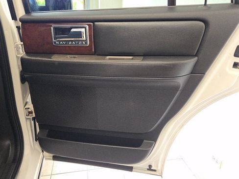 Used 2012 Lincoln Navigator 4WD image 11