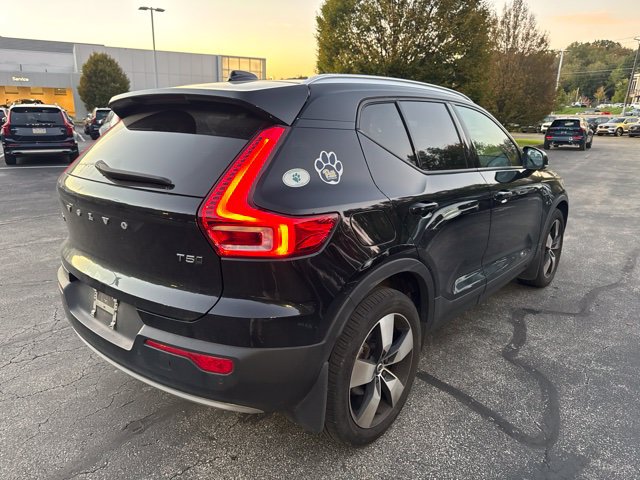 Used 2021 Volvo XC40 T5 Momentum w/ Premium Package AWD/4WD image 5