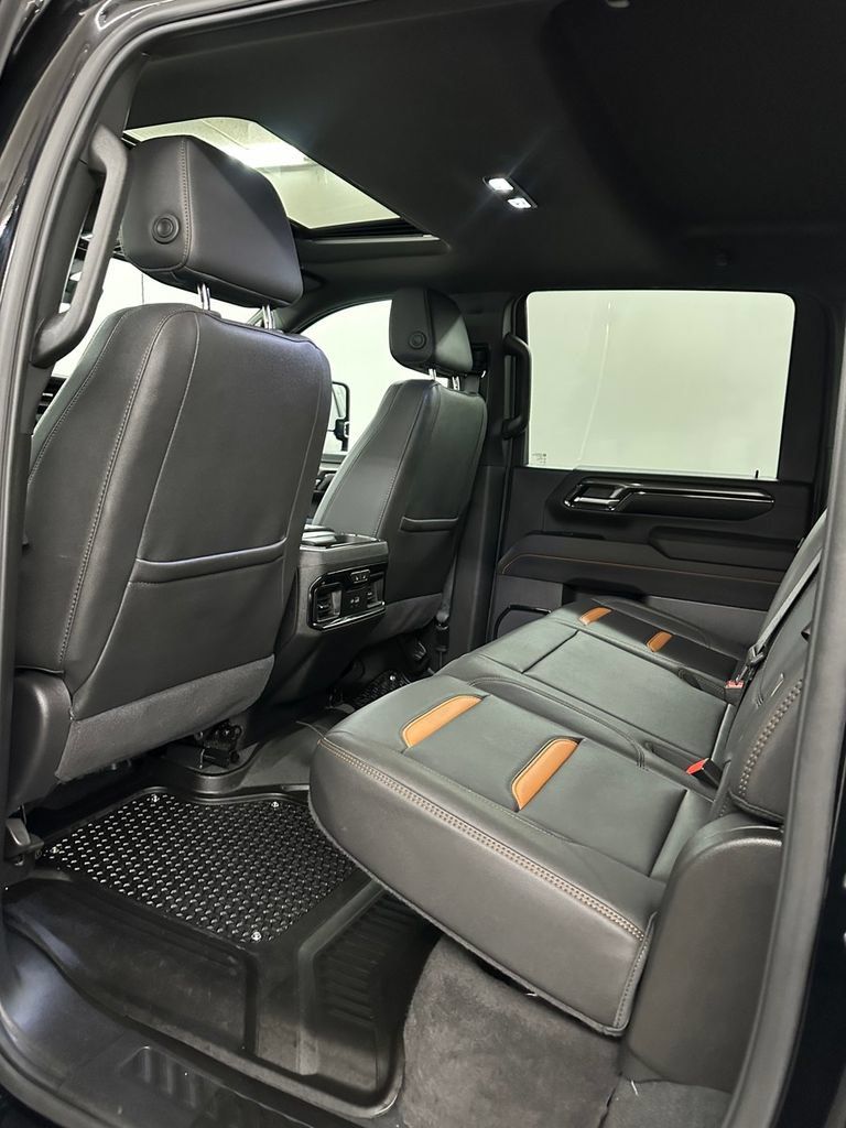Used 2025 GMC Sierra 2500 AT4 w/ AT4 Premium Plus Package AWD/4WD image 28