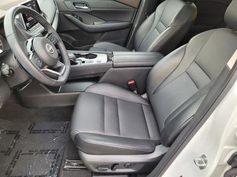 Used 2023 Nissan Rogue SV w/ SV Premium B Package image 3