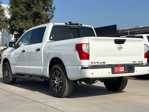 Used 2023 Nissan Titan SV image 7