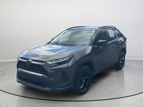 Used 2023 Toyota RAV4 XLE w/ Convenience Package FWD image 5