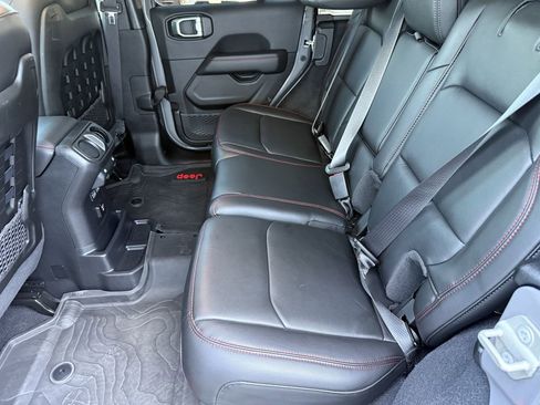Used 2023 Jeep Wrangler Unlimited Rubicon w/ Cold Weather Group AWD/4WD image 24
