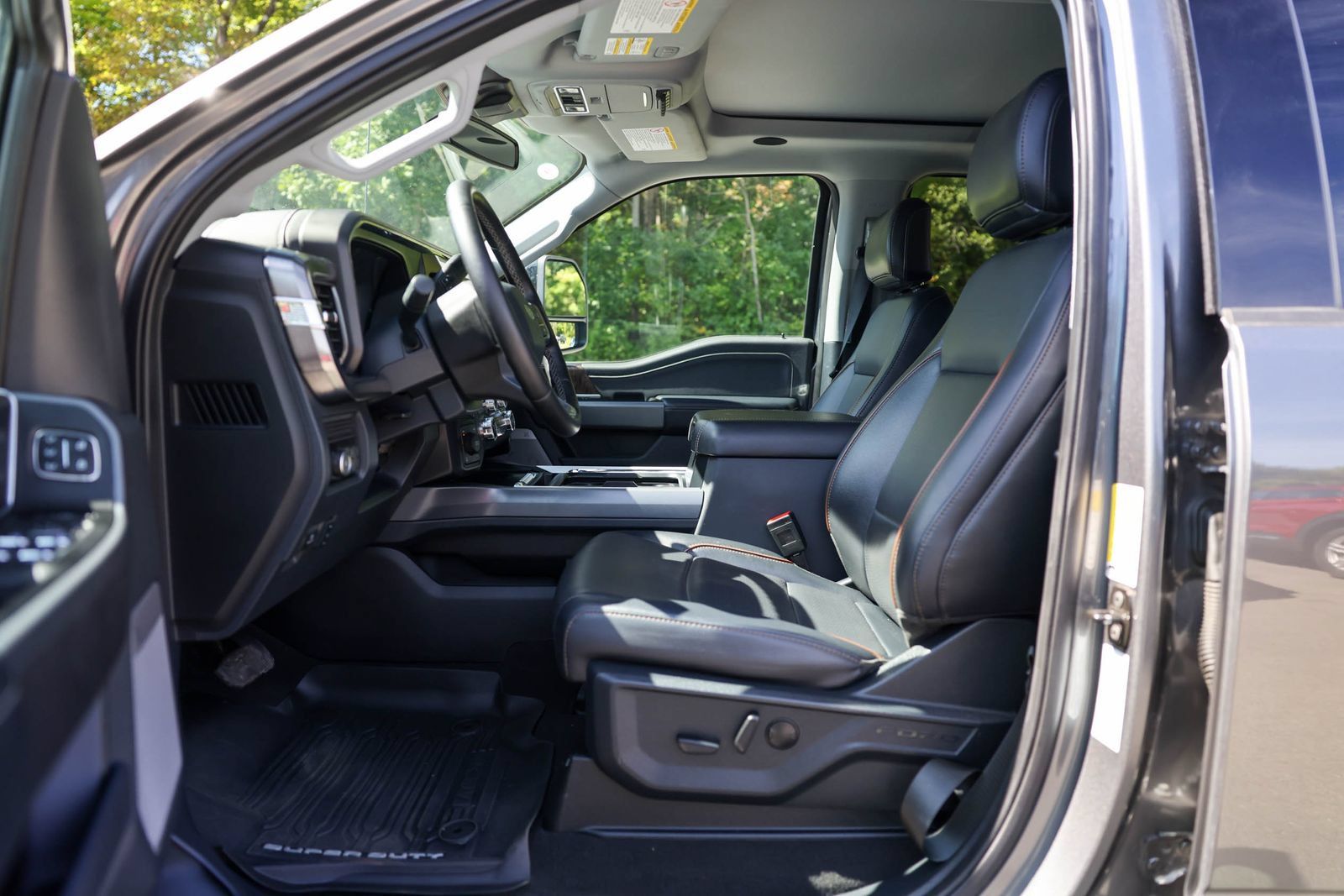 Used 2025 Ford F250 Lariat w/ Lariat Ultimate Package AWD/4WD image 19