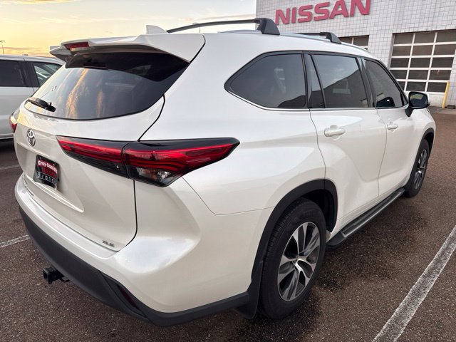 Used 2020 Toyota Highlander XLE FWD image 4