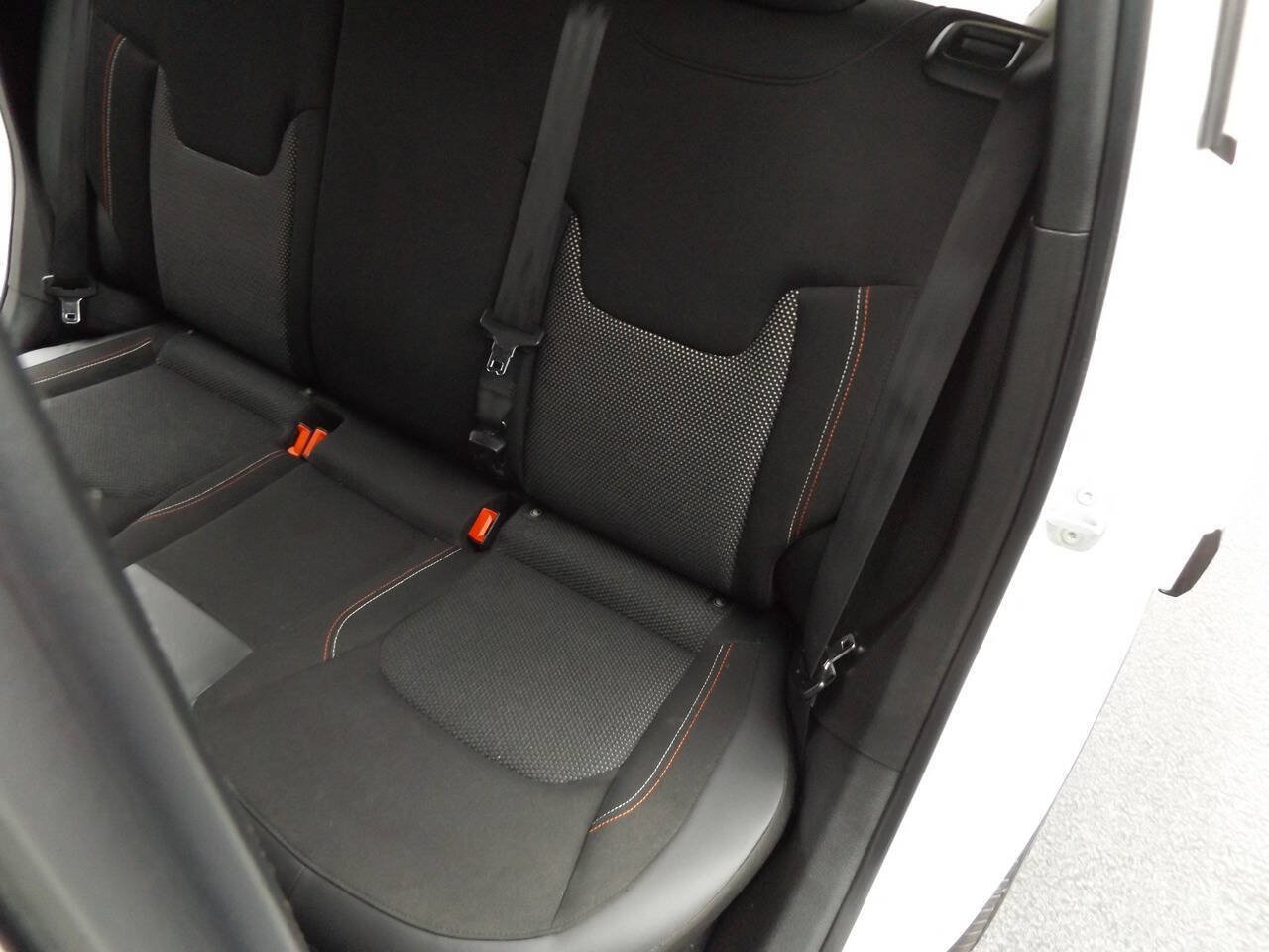 Used 2016 Jeep Renegade 75th Anniversary FWD image 16