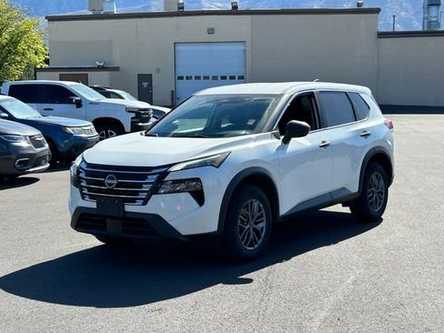 Used 2024 Nissan Rogue S AWD/4WD image 9