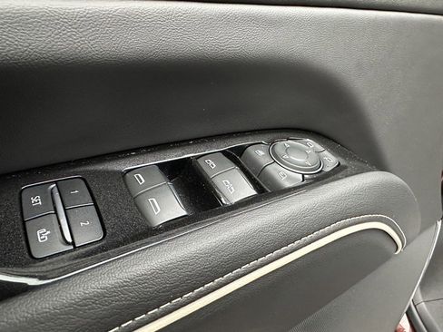 Used 2023 Cadillac Escalade ESV Luxury image 22