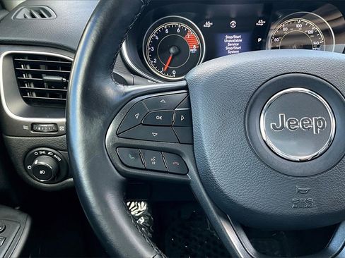 Used 2019 Jeep Cherokee Trailhawk image 25