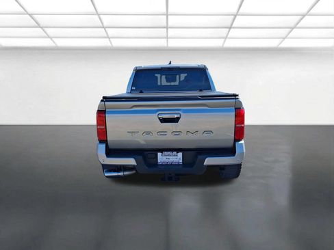 Used 2024 Toyota Tacoma Limited w/ Limited Package (LT) AWD/4WD image 4