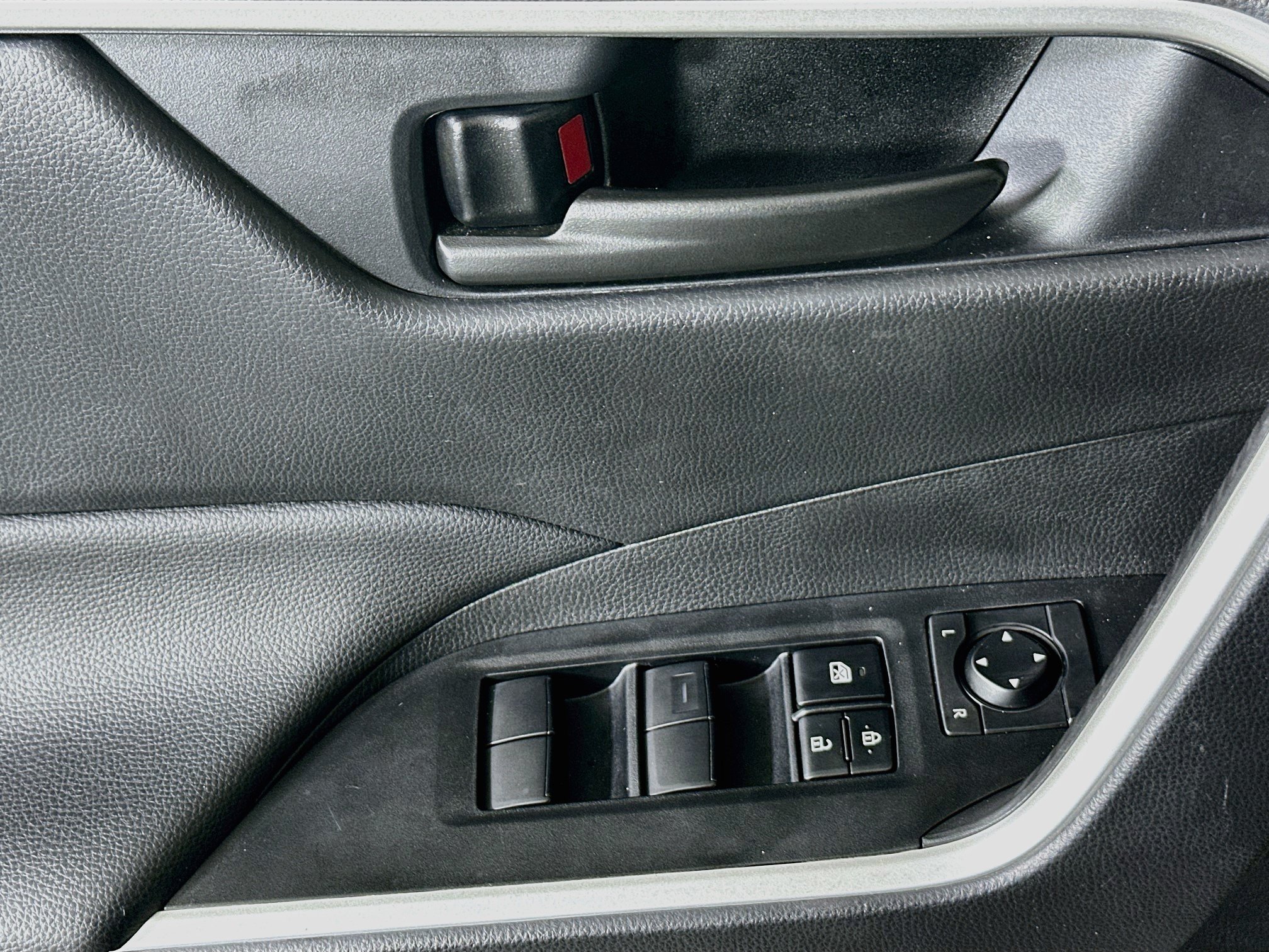 Certified 2025 Toyota RAV4 LE FWD image 14