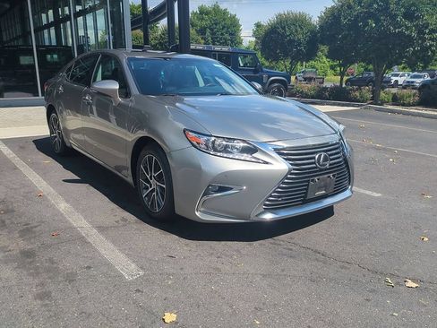 Used 2016 Lexus ES 350 w/ Navigation System Package FWD image 3