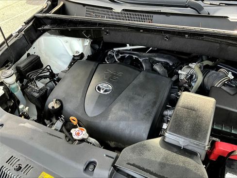 Used 2019 Toyota Highlander XLE image 36