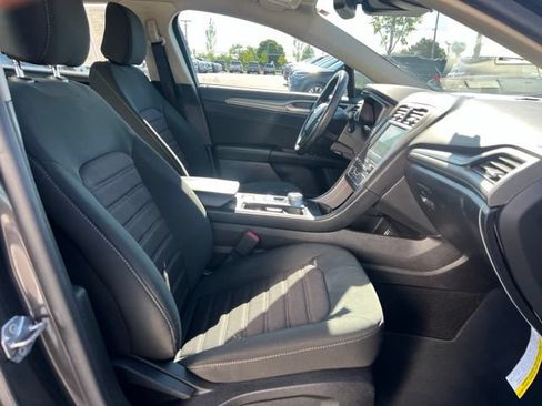 Used 2020 Ford Fusion SE FWD image 11