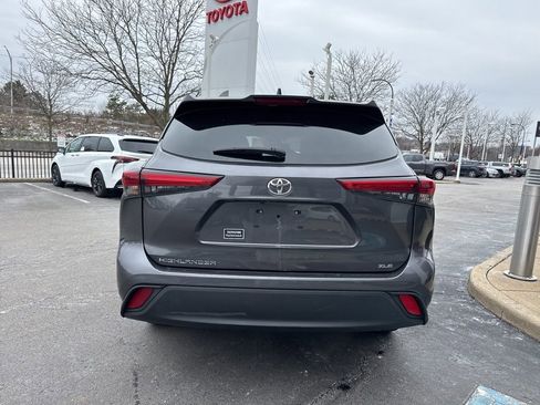 Used 2023 Toyota Highlander XLE image 4