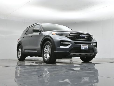 Certified 2021 Ford Explorer XLT image 48