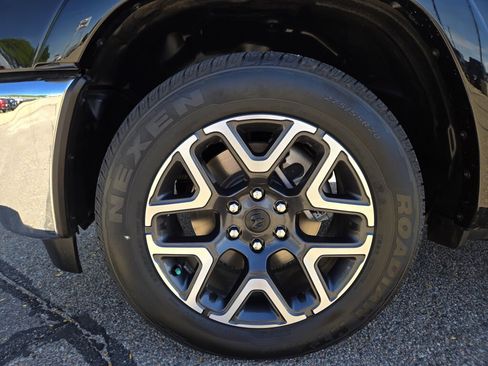 Used 2025 RAM 1500 Laramie AWD/4WD image 15