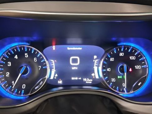 Used 2025 Chrysler Pacifica Limited FWD image 31