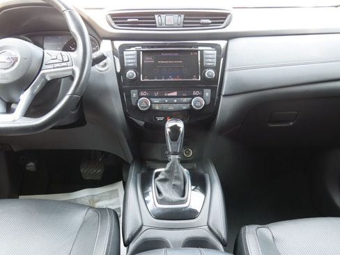 Used 2018 Nissan Rogue SL FWD image 23