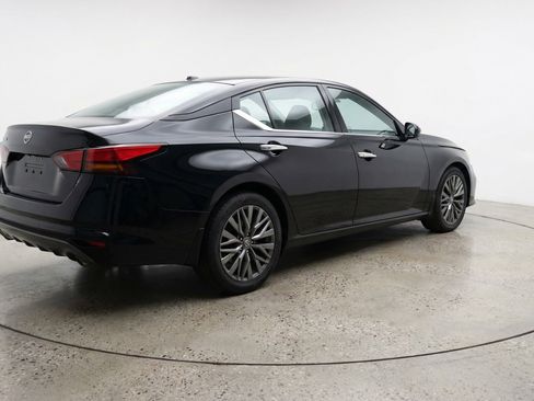 Used 2025 Nissan Altima 2.5 SV image 9
