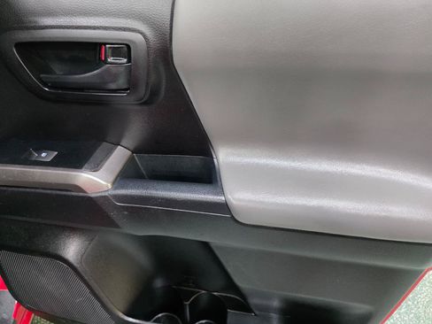 Used 2021 Toyota Tacoma SR5 AWD/4WD image 23