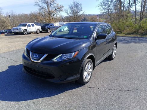 Used 2018 Nissan Rogue Sport S w/ S Appearance Package image 2