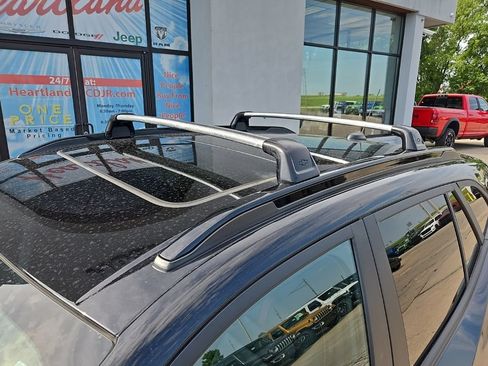 Used 2025 Chevrolet Trax RS w/ Sunroof Package FWD image 19