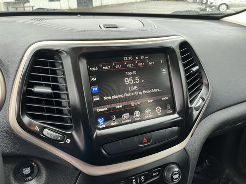 Used 2015 Jeep Cherokee Latitude w/ Comfort/Convenience Group AWD/4WD image 20
