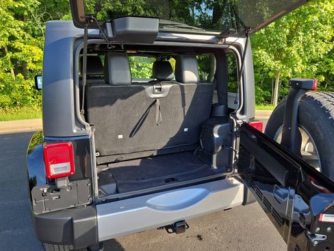 Used 2013 Jeep Wrangler Sahara w/ Dual Top Group image 9