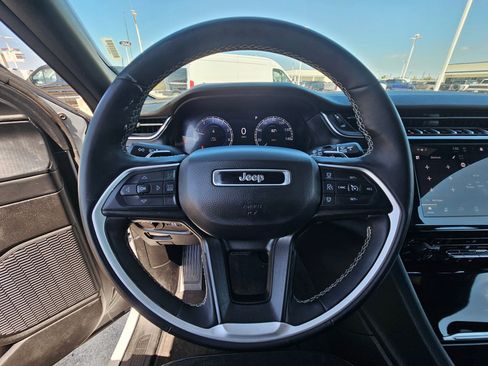 Used 2025 Jeep Grand Cherokee Altitude AWD/4WD image 17
