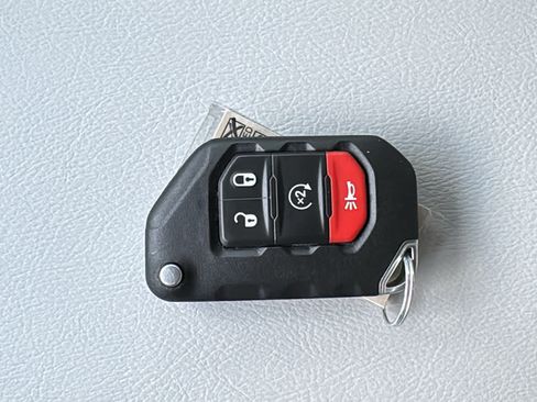 Used 2022 Jeep Wrangler Unlimited Sahara AWD/4WD image 21